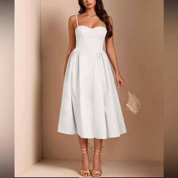 Dresses & Skirts - Elegant White Midi Dress
